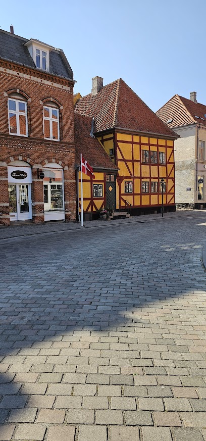 AF1QipM0Thfo6 yzbBEVtDsNbkUpRaYMiBukr4iKLv4w408 h873 k no