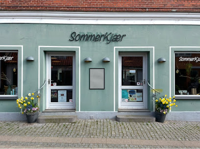 SommerKjær - Præstø 1 AF1QipM3Tnek4NFY9BrIC5ngWnevMVp77N7rR2 HpI7cw408 h305 k no