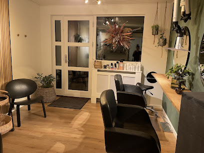 HairByHandberg - Viborg 1 AF1QipMzb6frsM2ogcGCzabBrKndMXosJPBih7lpNMumw408 h306 k no