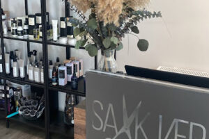Frisør Saxkjær din Hårstylist og familiefrisør i Islev (Rødovre) – Rødovre