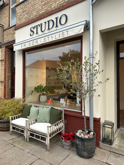 STUDIO V. Emilie C hair - Virum 1 AF1QipN5qlPpAb4I85h7bnt1gek lYe9k5XWMWLrZxBIw408 h544 k no