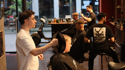 Carlsens Barbershop | Kongensgade - Odense 1 AF1QipNfcLBNFrVHdRqM4H6 9FRWTTCLitTq6vDFabSIw427 h240 k no