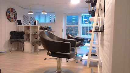 Hair By Lindberg - Esbjerg V 1 AF1QipNtEgb8 QUL y6dY8jTsT2PuO6Fyy2FZIXZdroRw426 h240 k no