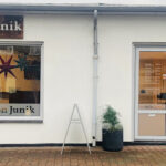 Salon Junik Aps - Rødding 13 AF1QipObCuvXUmQoyFazMFDq4XzgDfnMwDC94xgfsHMAw557 h240 k no