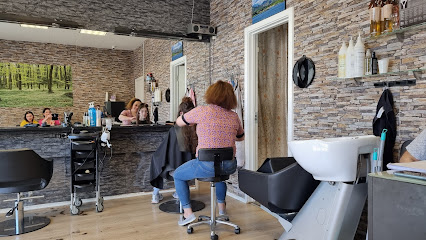 Golden Hair Cut - Lillerød 1 AF1QipPDXo17hkBrmfXzcfyvZmAlSOJVuJz33BgTO1BUw426 h240 k no