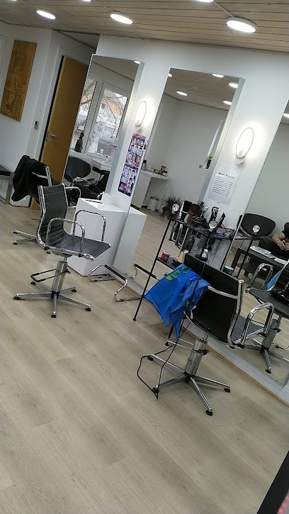 Salon Babylon - Nørre Alslev 1 AF1QipPKfeFHG526VBF OB2huUS6q4KiK0Z1miecD7ONw408 h725 k no