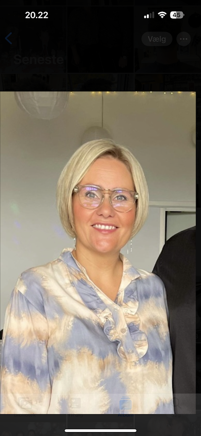 Frisør Liv - Aalborg Øst 1 AF1QipPeEsXY2b2Rg7lkDo1oitY24HCiV35aQVgfnF1Hw408 h884 k no